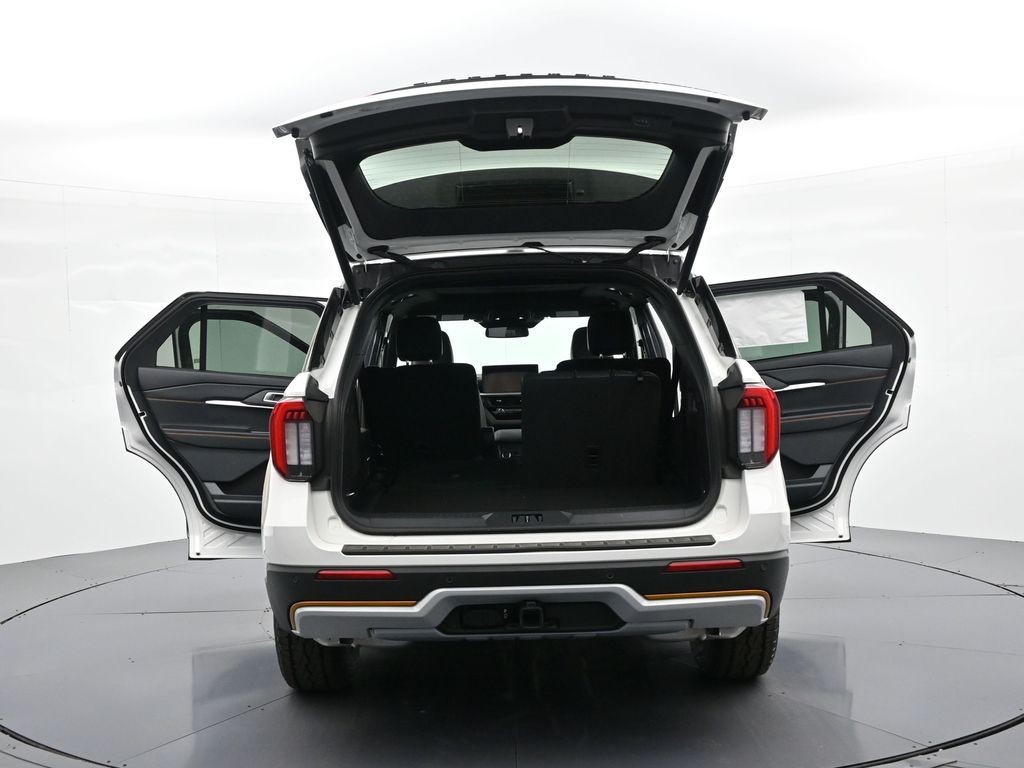 Ford Explorer Vehicle Full-screen Gallery Image 37