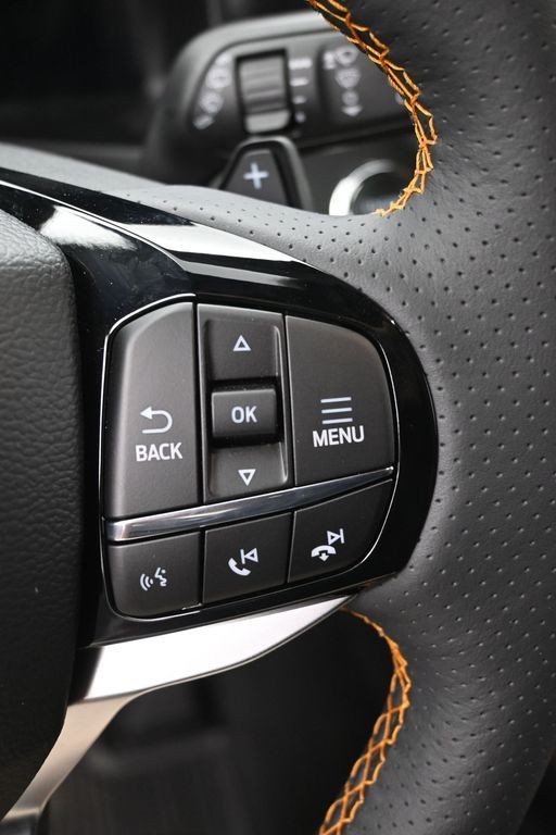 Ford Explorer Vehicle Full-screen Gallery Image 19