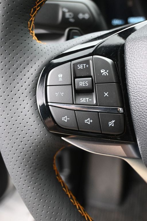 Ford Explorer Vehicle Full-screen Gallery Image 20