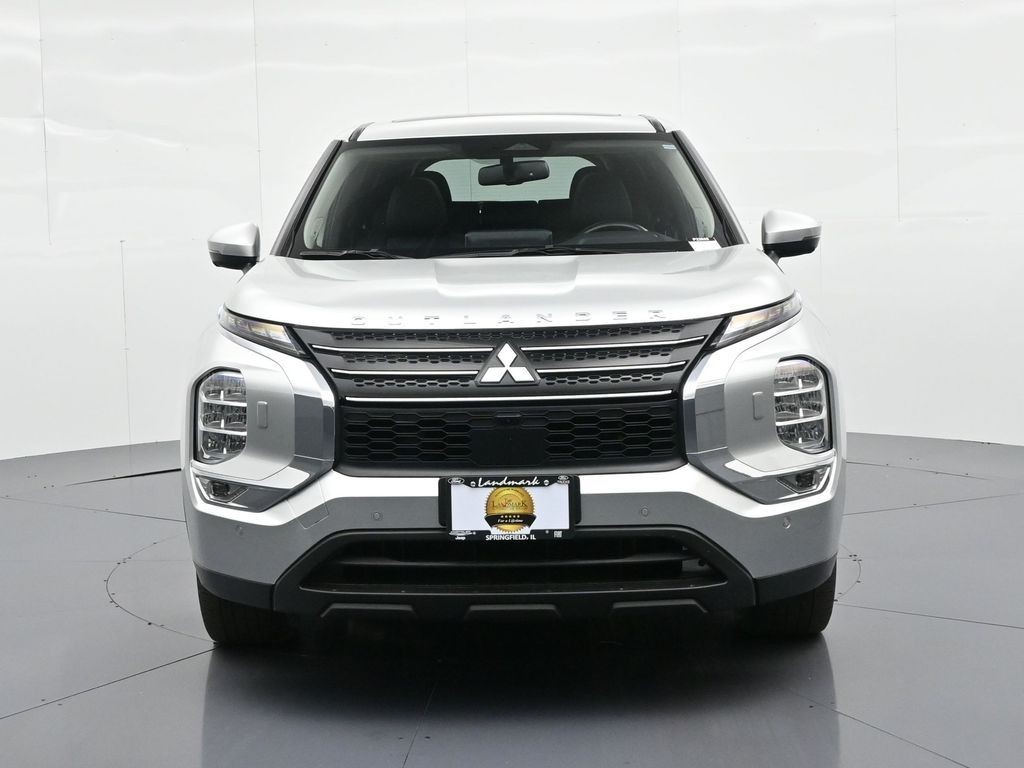 Mitsubishi Outlander PHEV Vehicle Full-screen Gallery Image 3