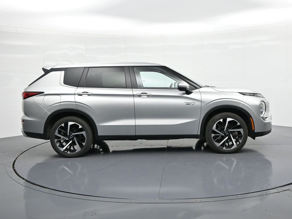 Mitsubishi Outlander PHEV Vehicle Full-screen Gallery Image 5
