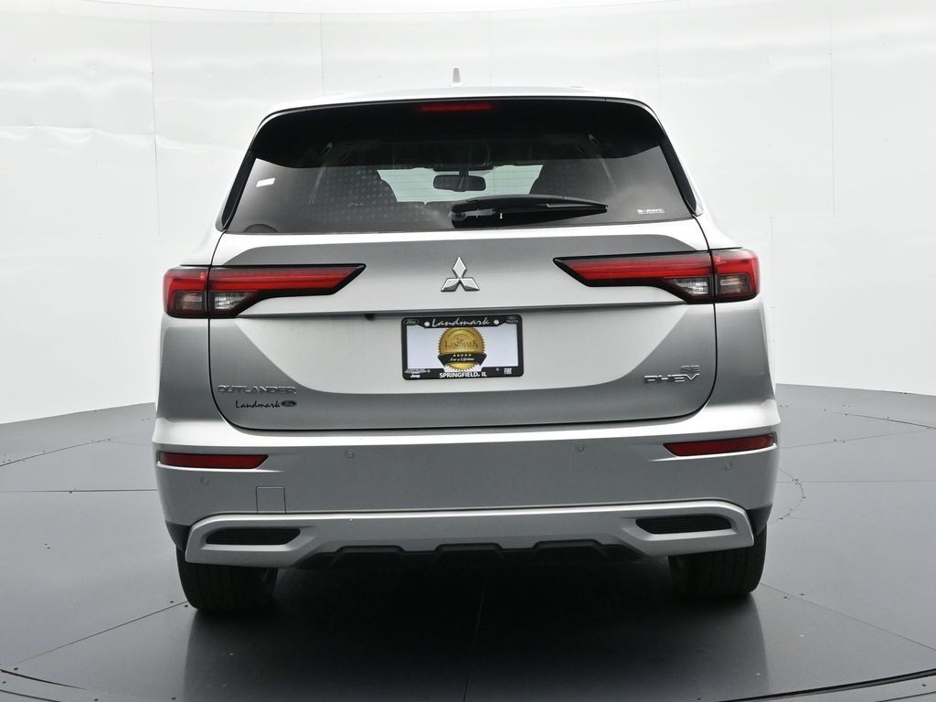 Mitsubishi Outlander PHEV Vehicle Full-screen Gallery Image 7