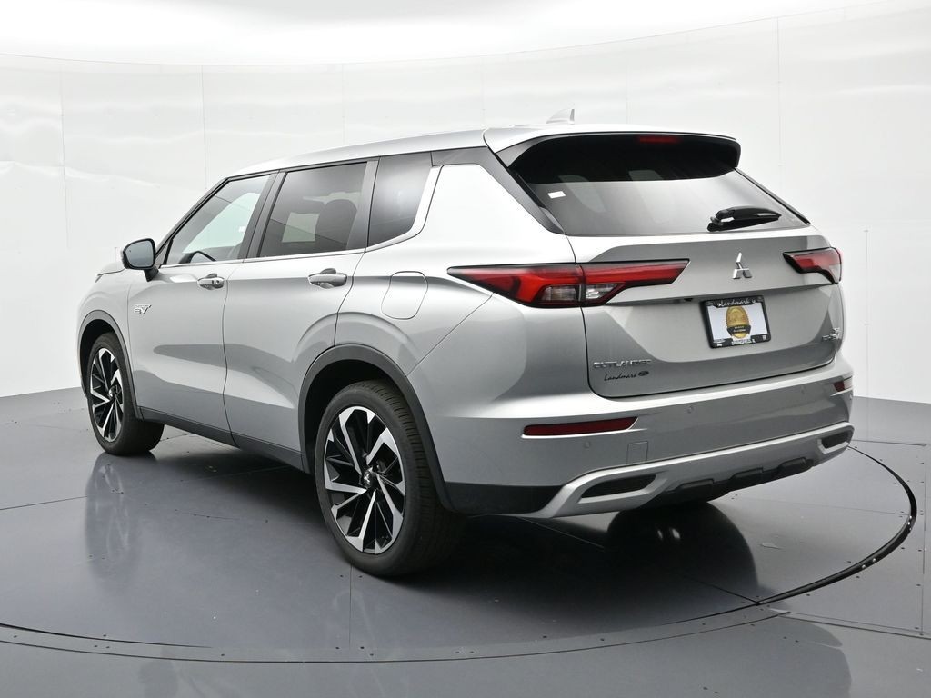 Mitsubishi Outlander PHEV Vehicle Full-screen Gallery Image 8