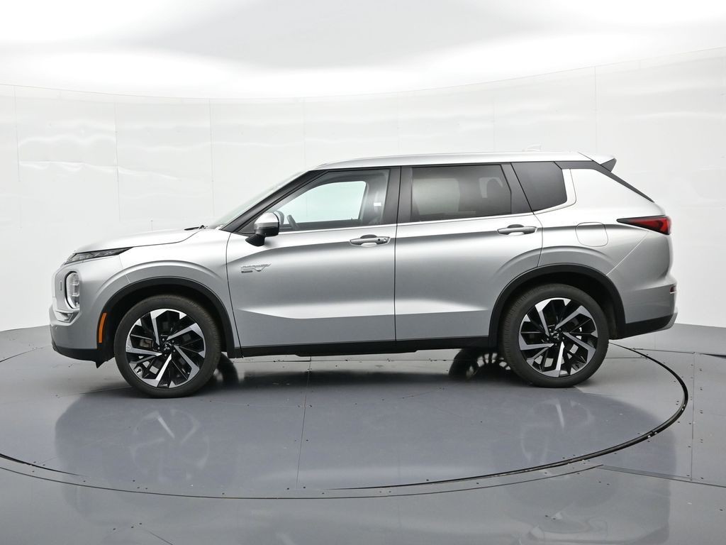 Mitsubishi Outlander PHEV Vehicle Full-screen Gallery Image 9