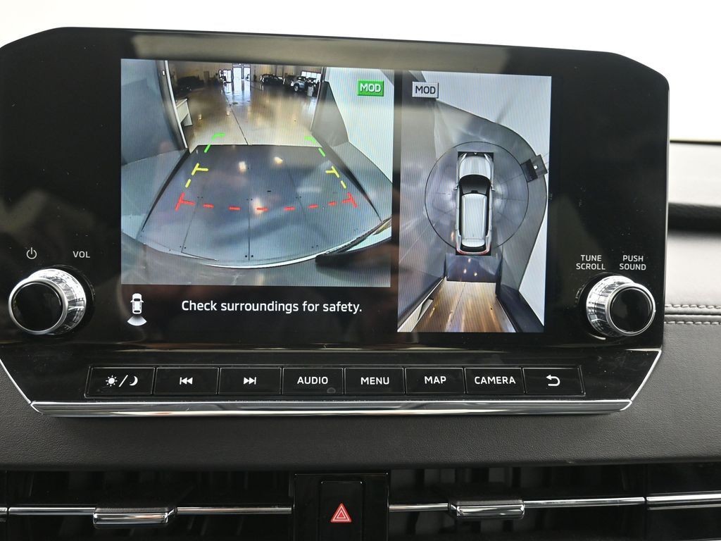 Mitsubishi Outlander PHEV Vehicle Full-screen Gallery Image 11