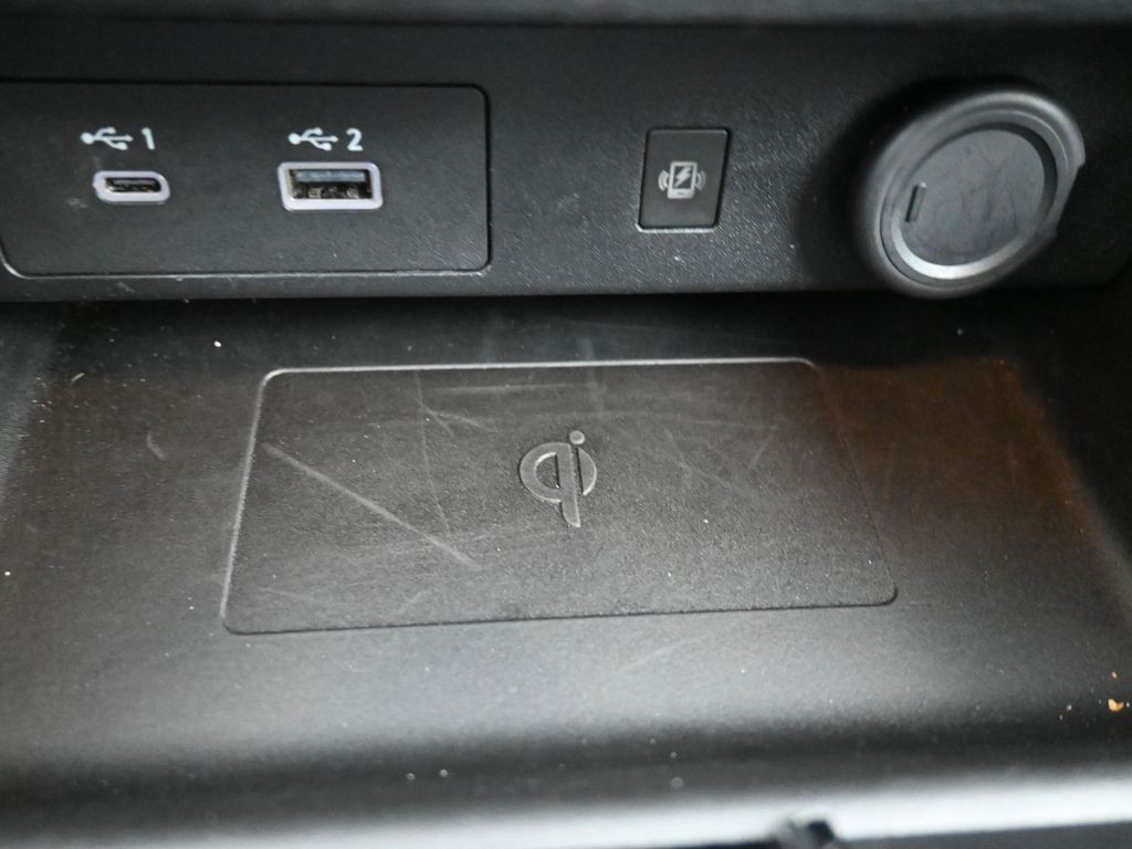 Mitsubishi Outlander PHEV Vehicle Full-screen Gallery Image 14