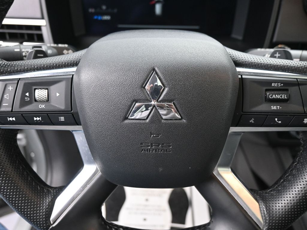 Mitsubishi Outlander PHEV Vehicle Full-screen Gallery Image 19