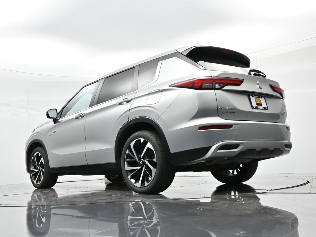 Mitsubishi Outlander PHEV Vehicle Full-screen Gallery Image 26