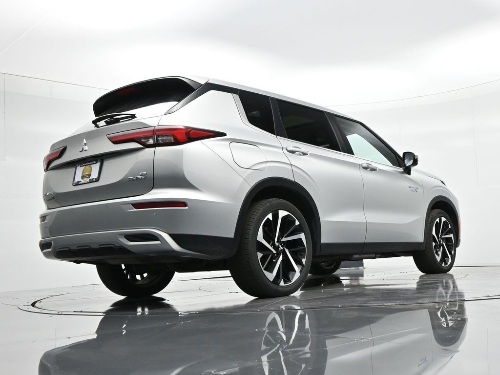 Mitsubishi Outlander PHEV Vehicle Full-screen Gallery Image 28