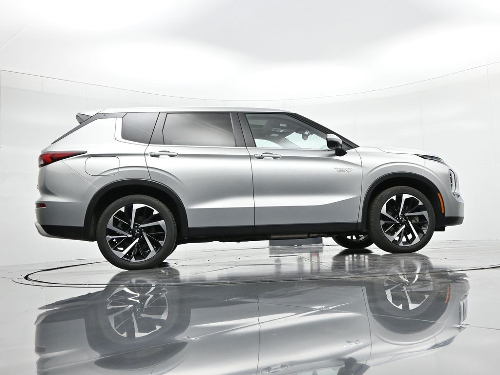 Mitsubishi Outlander PHEV Vehicle Full-screen Gallery Image 29