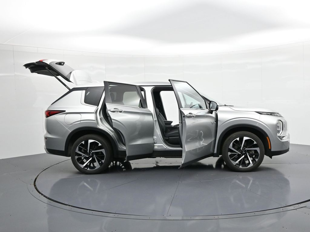 Mitsubishi Outlander PHEV Vehicle Full-screen Gallery Image 30