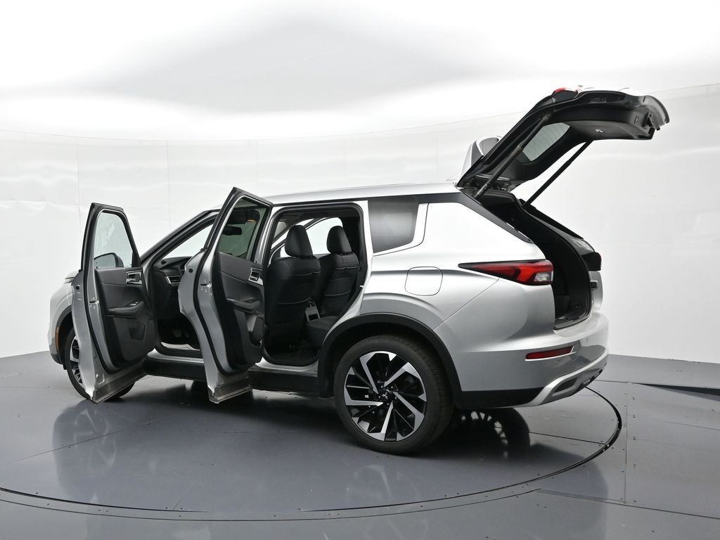 Mitsubishi Outlander PHEV Vehicle Full-screen Gallery Image 31