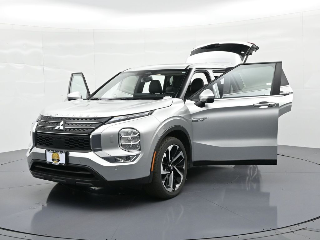 Mitsubishi Outlander PHEV Vehicle Full-screen Gallery Image 32