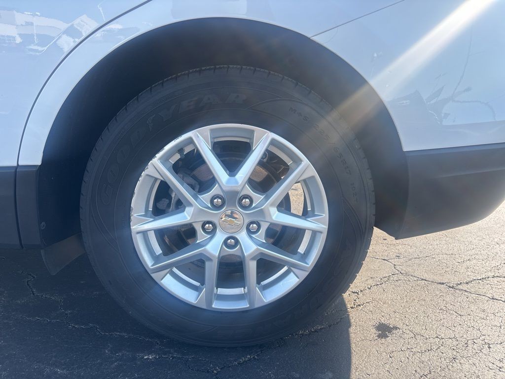 Chevrolet Equinox Vehicle Full-screen Gallery Image 4