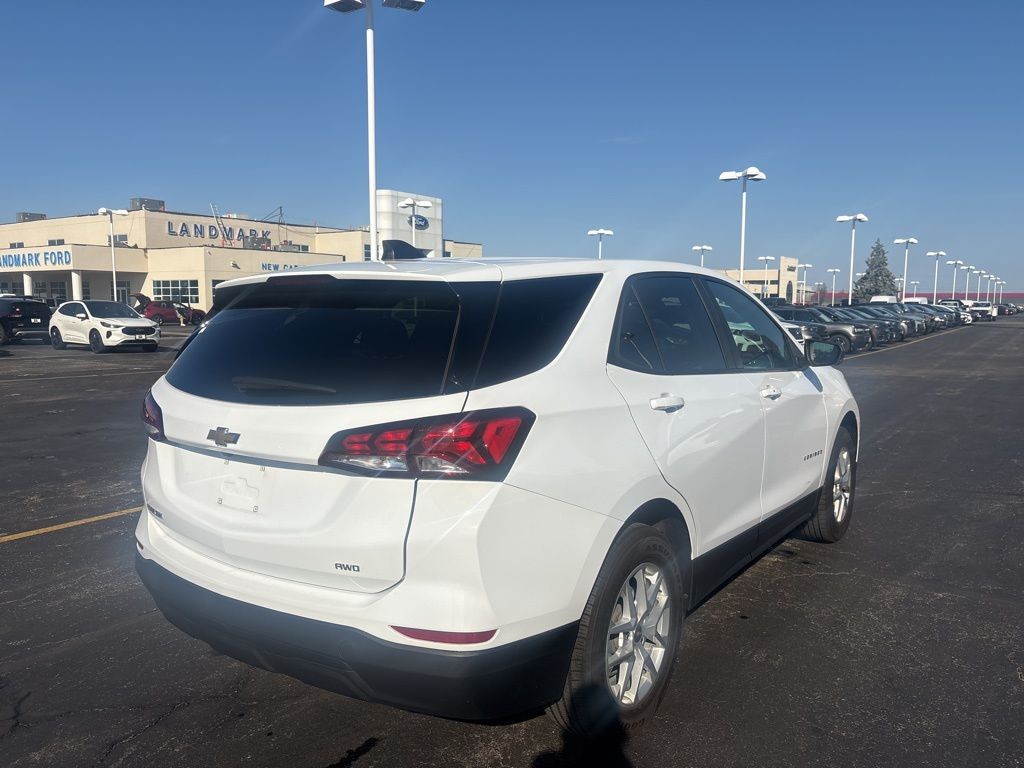 Chevrolet Equinox Vehicle Full-screen Gallery Image 6