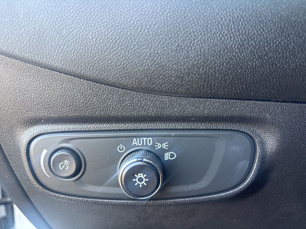 Chevrolet Equinox Vehicle Full-screen Gallery Image 9