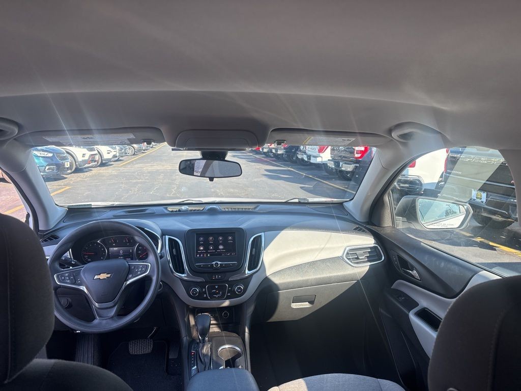 Chevrolet Equinox Vehicle Full-screen Gallery Image 15