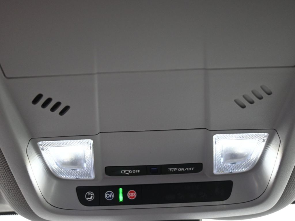 Chevrolet Equinox Vehicle Full-screen Gallery Image 16