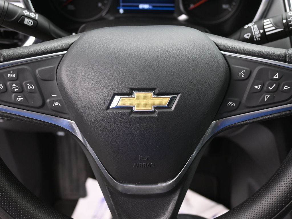 Chevrolet Equinox Vehicle Full-screen Gallery Image 17