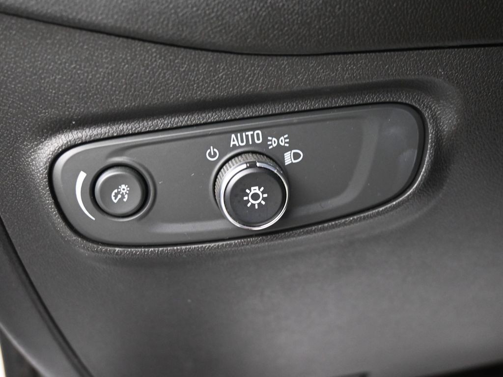 Chevrolet Equinox Vehicle Full-screen Gallery Image 20