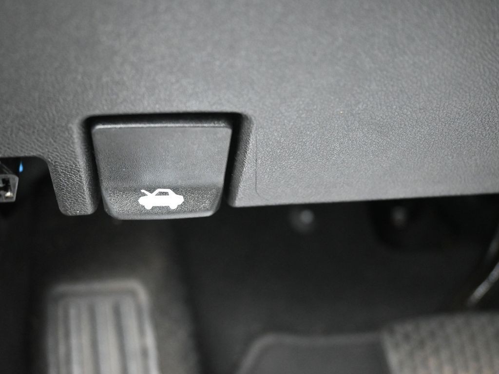 Chevrolet Equinox Vehicle Full-screen Gallery Image 21