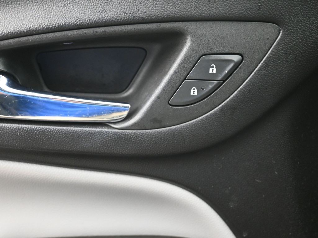 Chevrolet Equinox Vehicle Full-screen Gallery Image 22