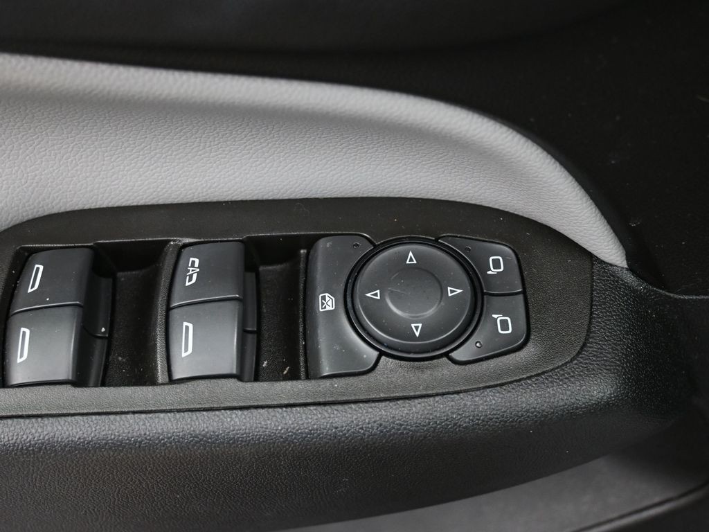 Chevrolet Equinox Vehicle Full-screen Gallery Image 23
