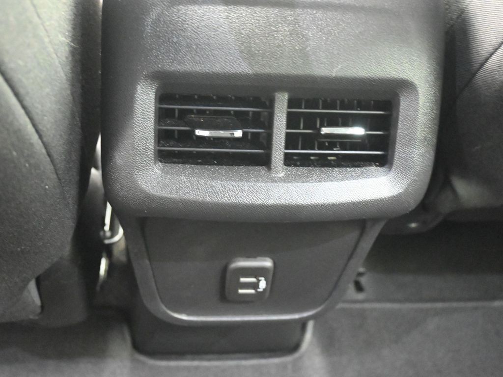 Chevrolet Equinox Vehicle Full-screen Gallery Image 25