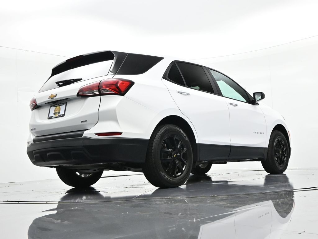 Chevrolet Equinox Vehicle Full-screen Gallery Image 32