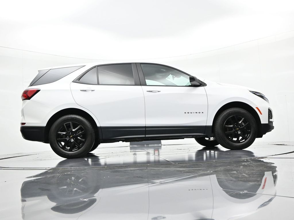 Chevrolet Equinox Vehicle Full-screen Gallery Image 33