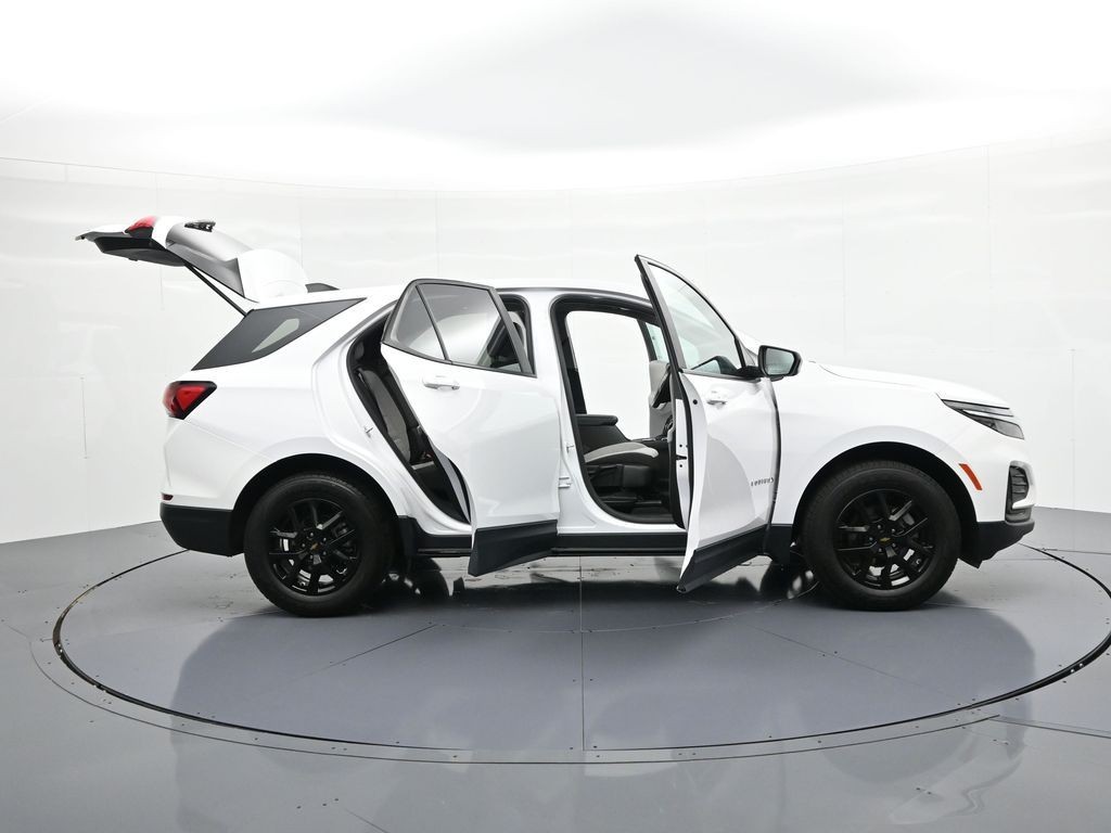 Chevrolet Equinox Vehicle Full-screen Gallery Image 34