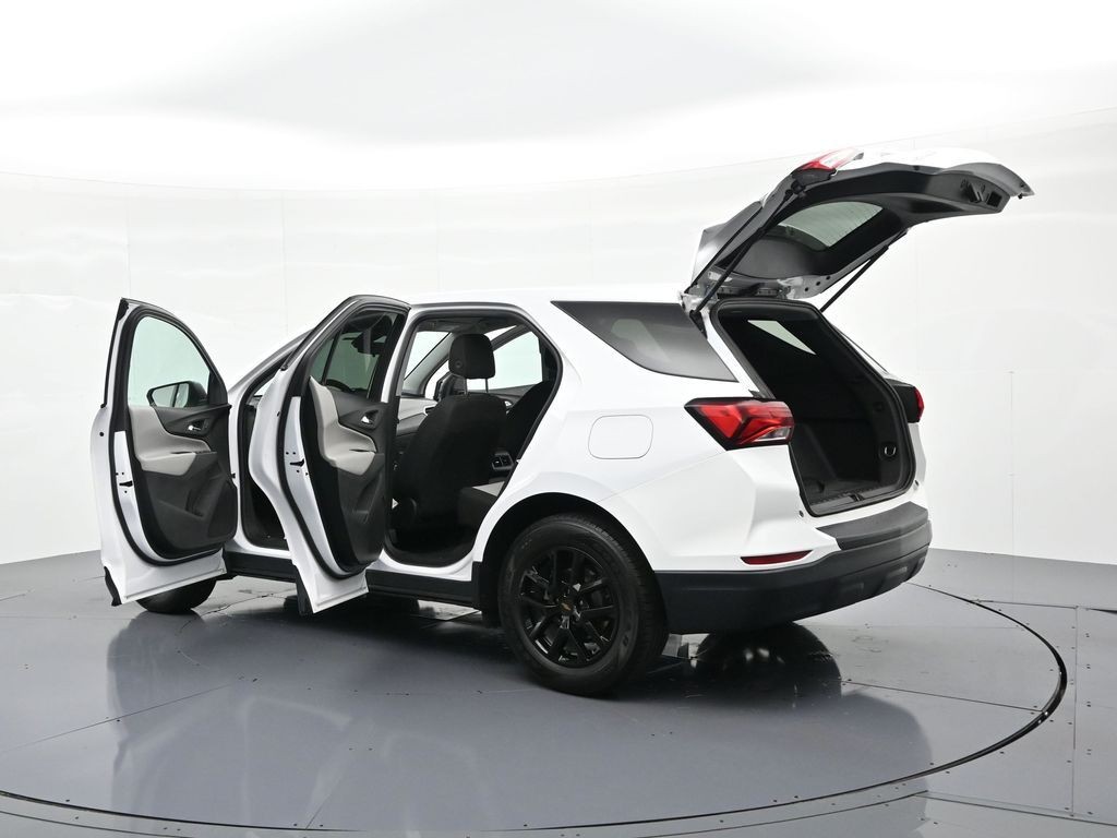 Chevrolet Equinox Vehicle Full-screen Gallery Image 35