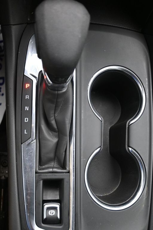 Chevrolet Equinox Vehicle Full-screen Gallery Image 15