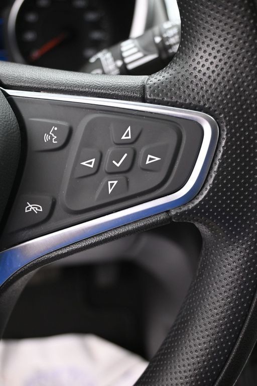 Chevrolet Equinox Vehicle Full-screen Gallery Image 18