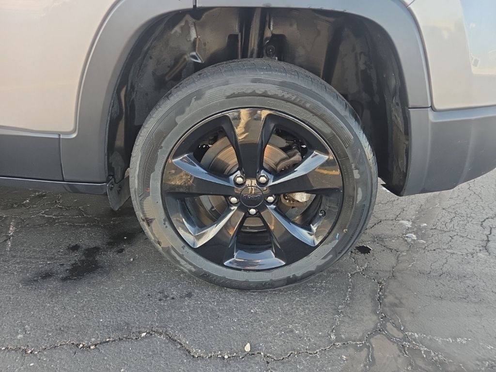 Jeep Cherokee Vehicle Full-screen Gallery Image 4