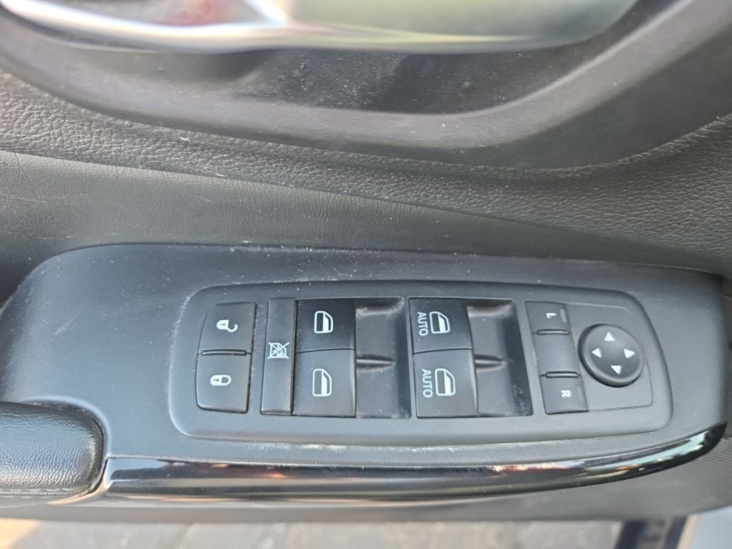 Jeep Cherokee Vehicle Full-screen Gallery Image 9