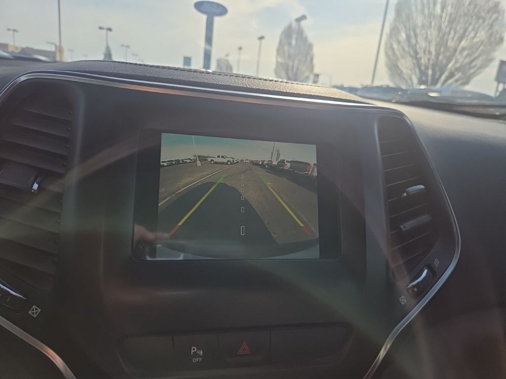 Jeep Cherokee Vehicle Full-screen Gallery Image 15