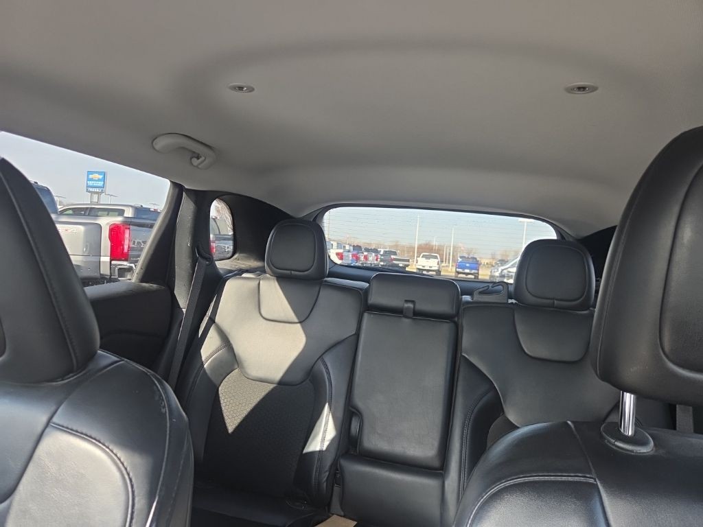 Jeep Cherokee Vehicle Full-screen Gallery Image 16