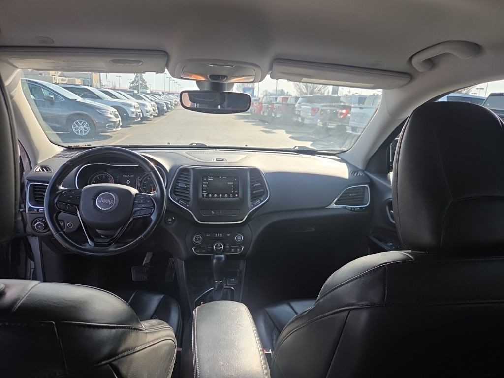 Jeep Cherokee Vehicle Full-screen Gallery Image 17