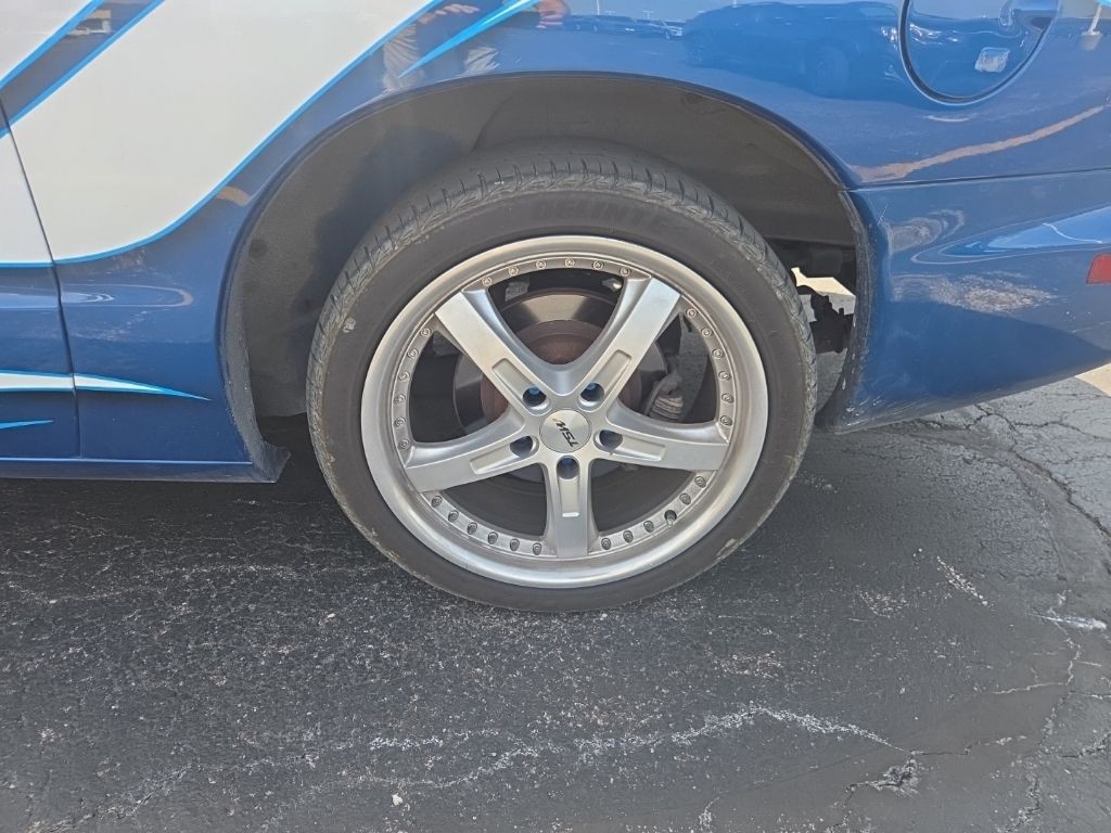 Pontiac Firebird Vehicle Full-screen Gallery Image 4