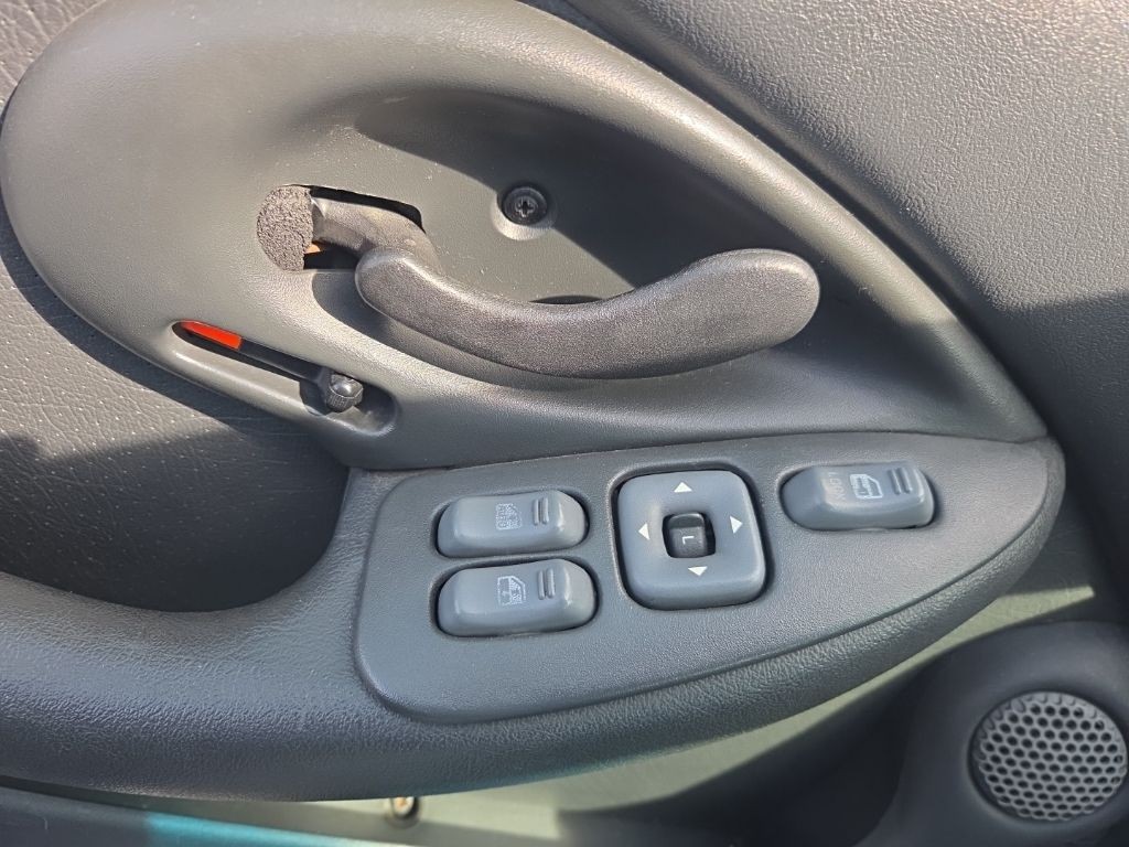 Pontiac Firebird Vehicle Full-screen Gallery Image 10