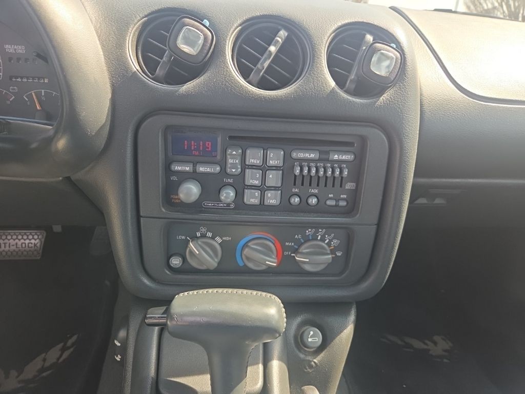 Pontiac Firebird Vehicle Full-screen Gallery Image 13