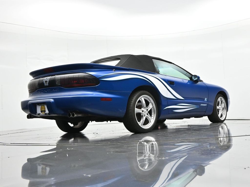 Pontiac Firebird Vehicle Full-screen Gallery Image 20