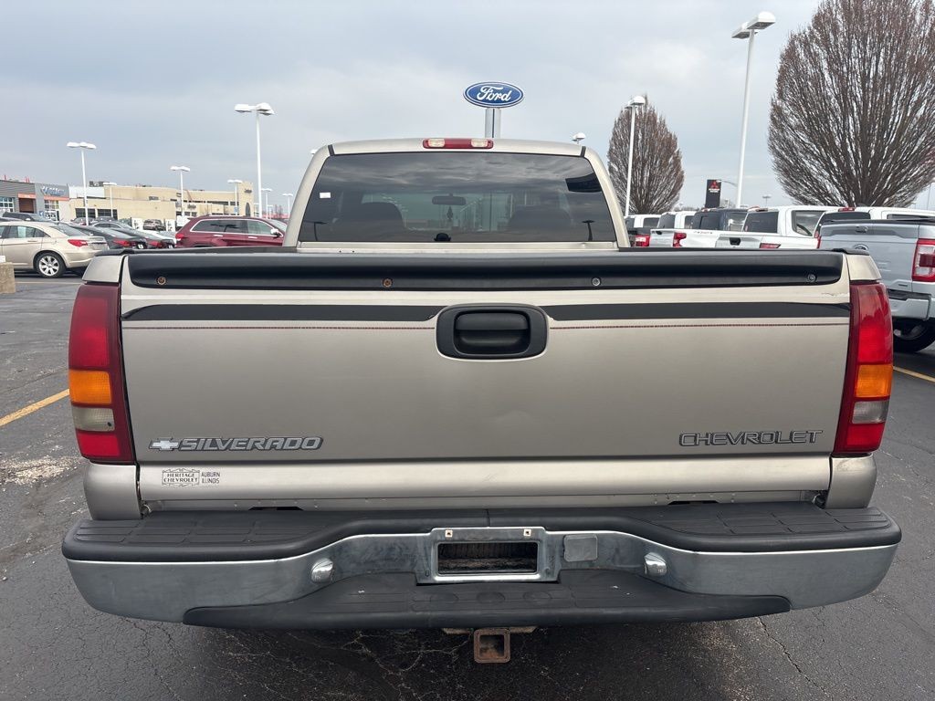 Chevrolet Silverado 1500 Vehicle Full-screen Gallery Image 5