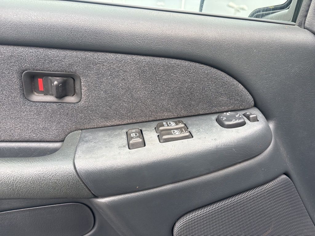 Chevrolet Silverado 1500 Vehicle Full-screen Gallery Image 9