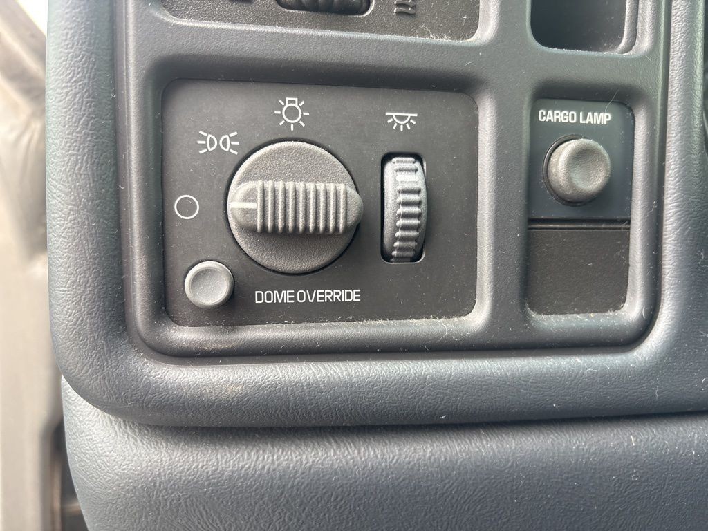 Chevrolet Silverado 1500 Vehicle Full-screen Gallery Image 10