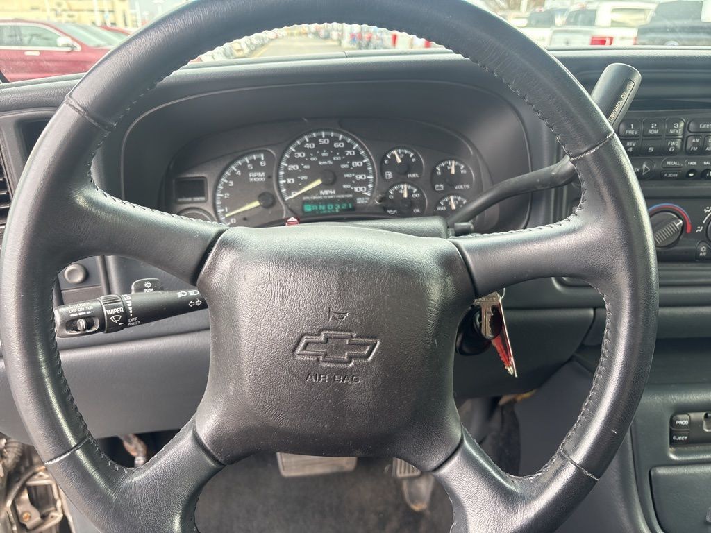 Chevrolet Silverado 1500 Vehicle Full-screen Gallery Image 12