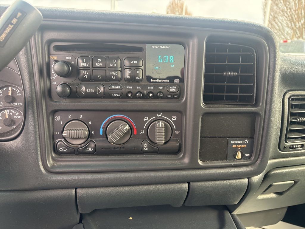 Chevrolet Silverado 1500 Vehicle Full-screen Gallery Image 13