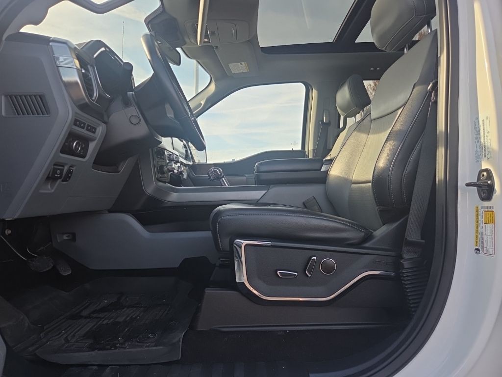 Ford F-150 Vehicle Full-screen Gallery Image 02