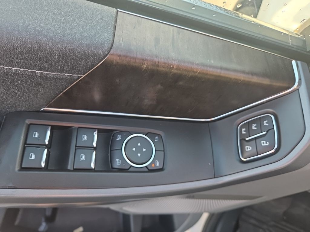 Ford F-150 Vehicle Full-screen Gallery Image 10